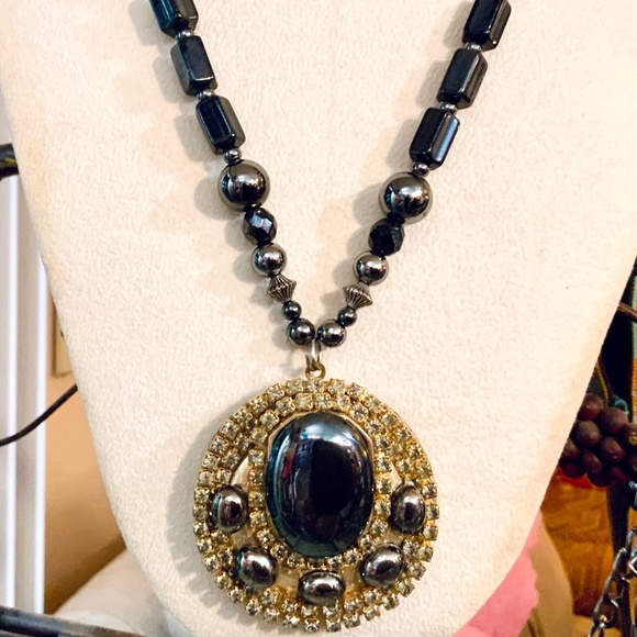 Exquisite VINTAGE GENUINE HEMATITE PENDANT STATEMENT NECKLACE- SWAROVSKI CRYSTAL - Picture 12 of 13